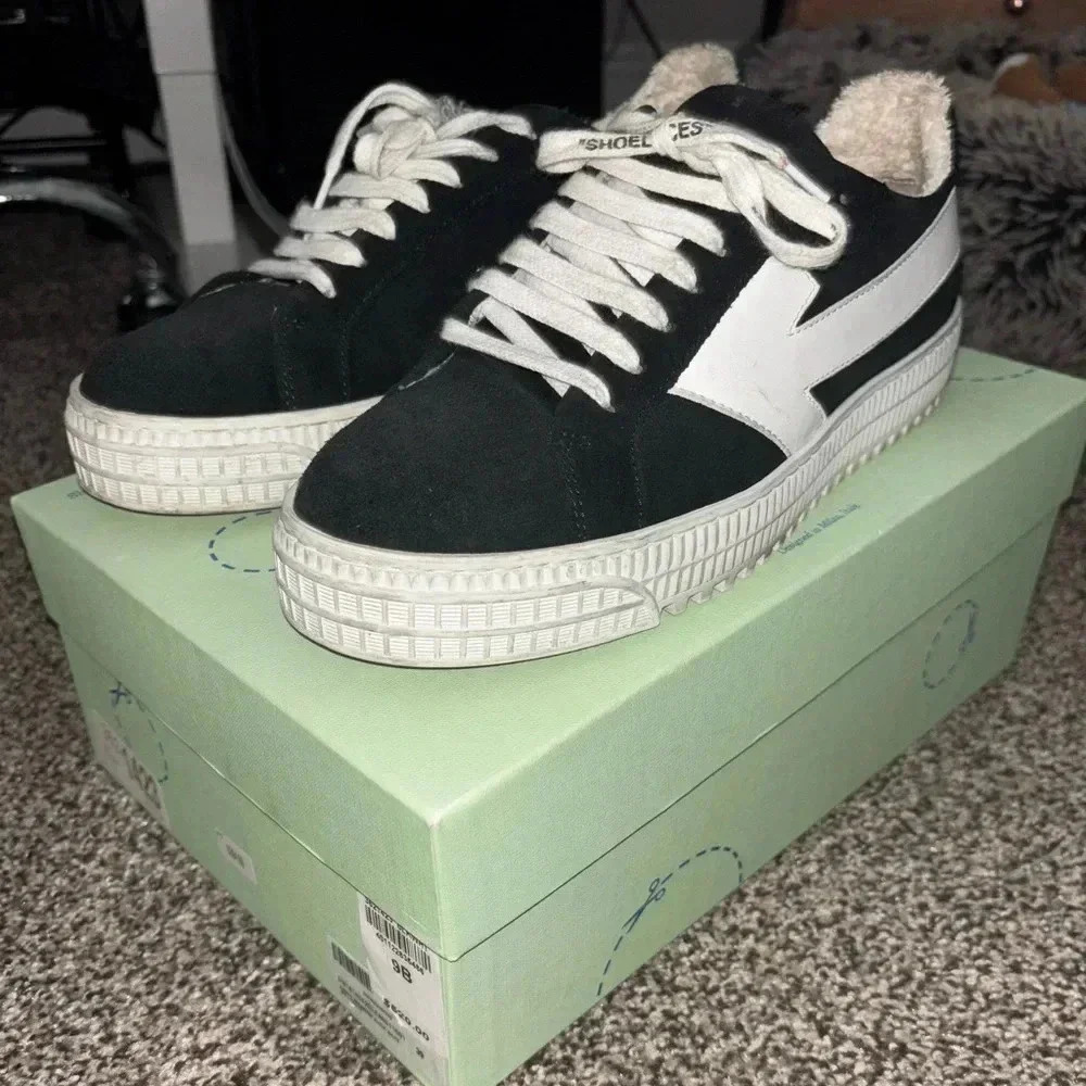 Off-white Arrow Low-top Sneakers In White